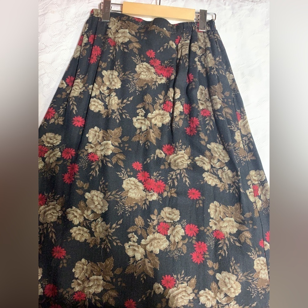 Tradition Women’s red and gold flower pattern skirt,Size 12